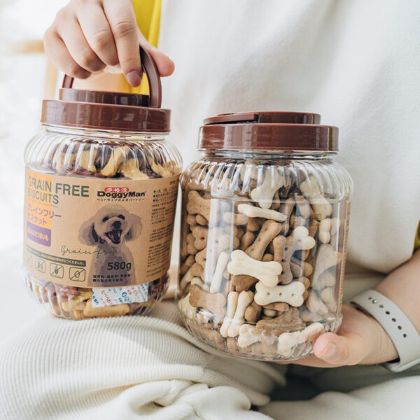 DOGGYMAN Grain Free Biscuits Milk & Carob 580g - Gambar 3